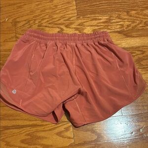Lululemon Hotty Hot low rise lined short 4”